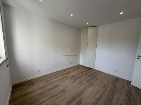 Apartamento T1 Totalmente Renovado em Loures