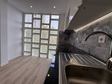 Apartamento T1 Totalmente Renovado em Loures