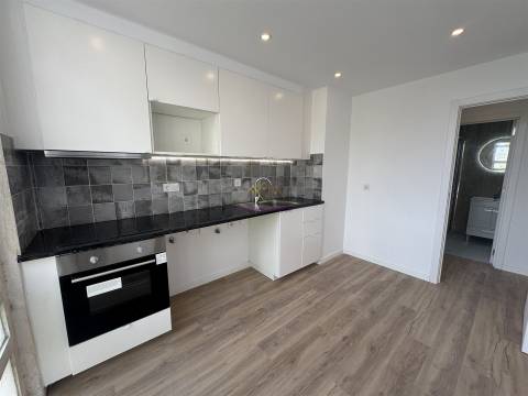 Apartamento T1 Totalmente Renovado em Loures