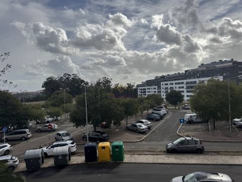 Apartamento T1 Totalmente Renovado em Loures