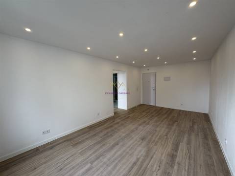 Apartamento T1 Totalmente Renovado em Loures