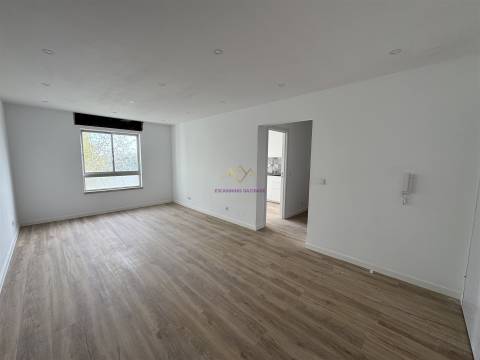 Apartamento T1 Totalmente Renovado em Loures