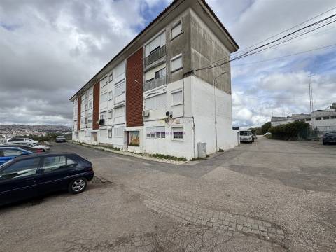 T2 Totalmente Renovado na Pontinha