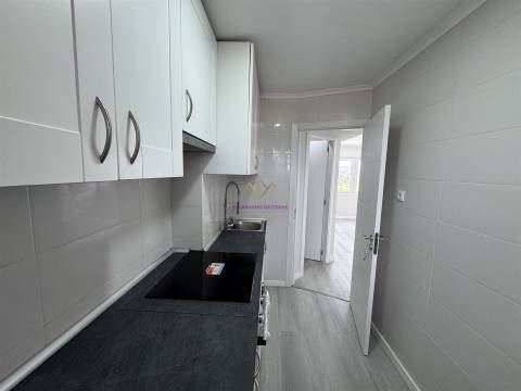 T2 Totalmente Renovado na Pontinha