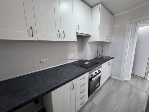 T2 Totalmente Renovado na Pontinha