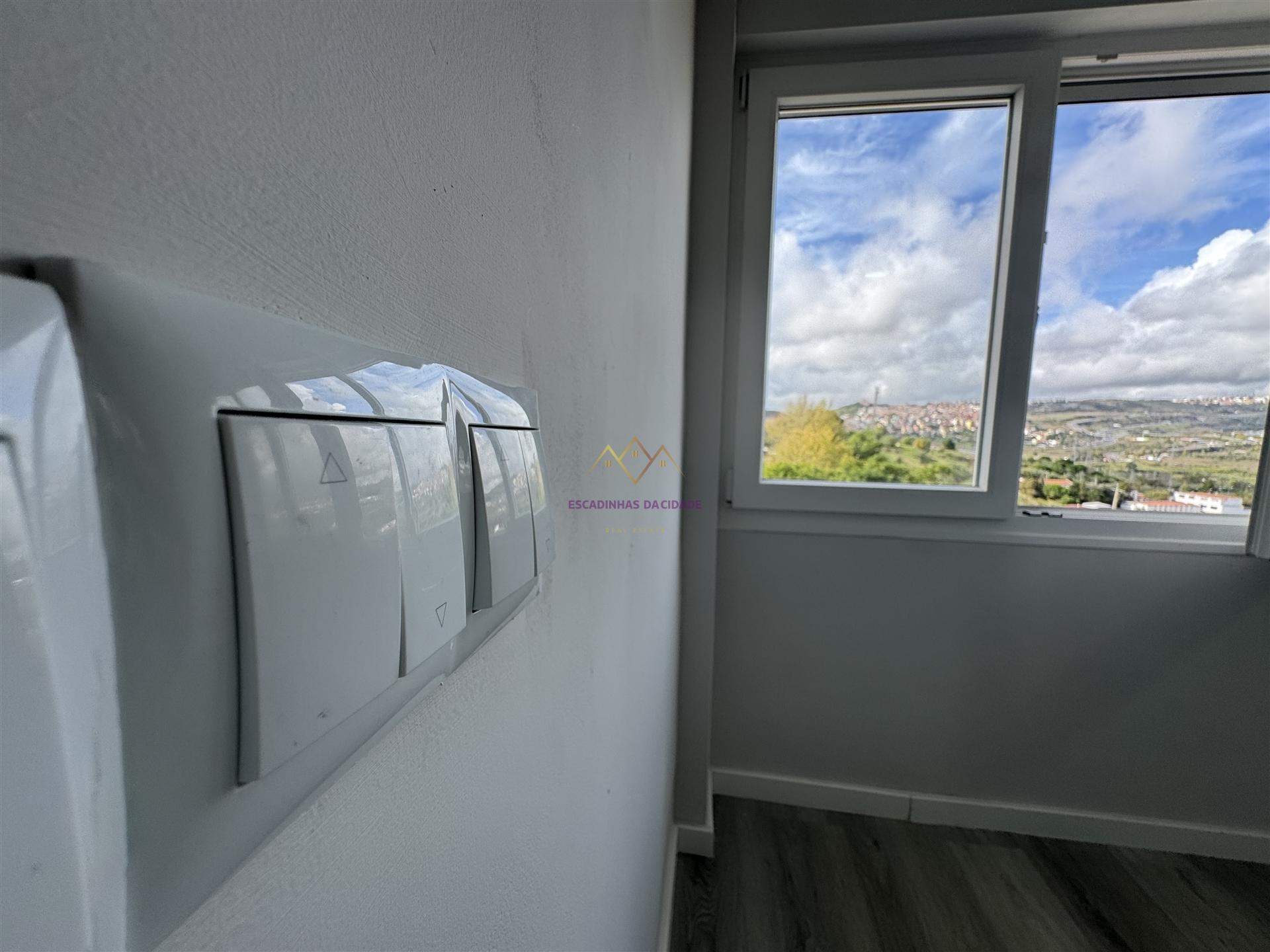 T2 Totalmente Renovado na Pontinha