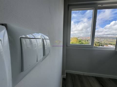 T2 Totalmente Renovado na Pontinha