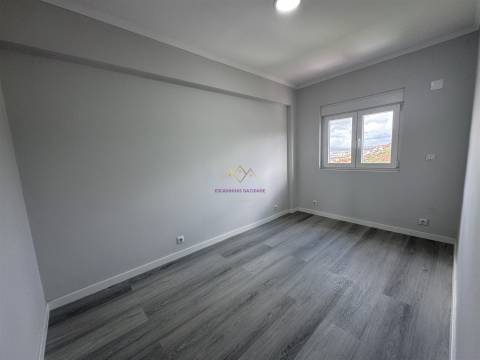 T2 Totalmente Renovado na Pontinha