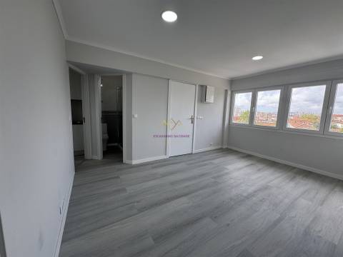 T2 Totalmente Renovado na Pontinha