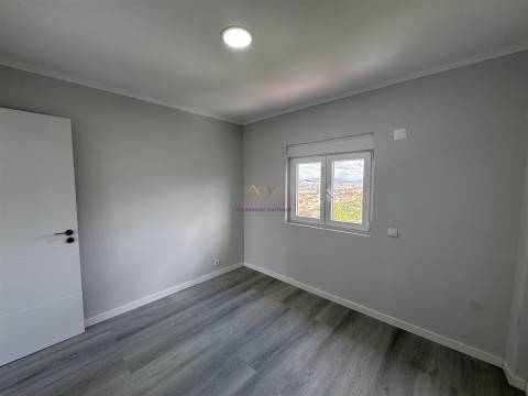 T2 Totalmente Renovado na Pontinha