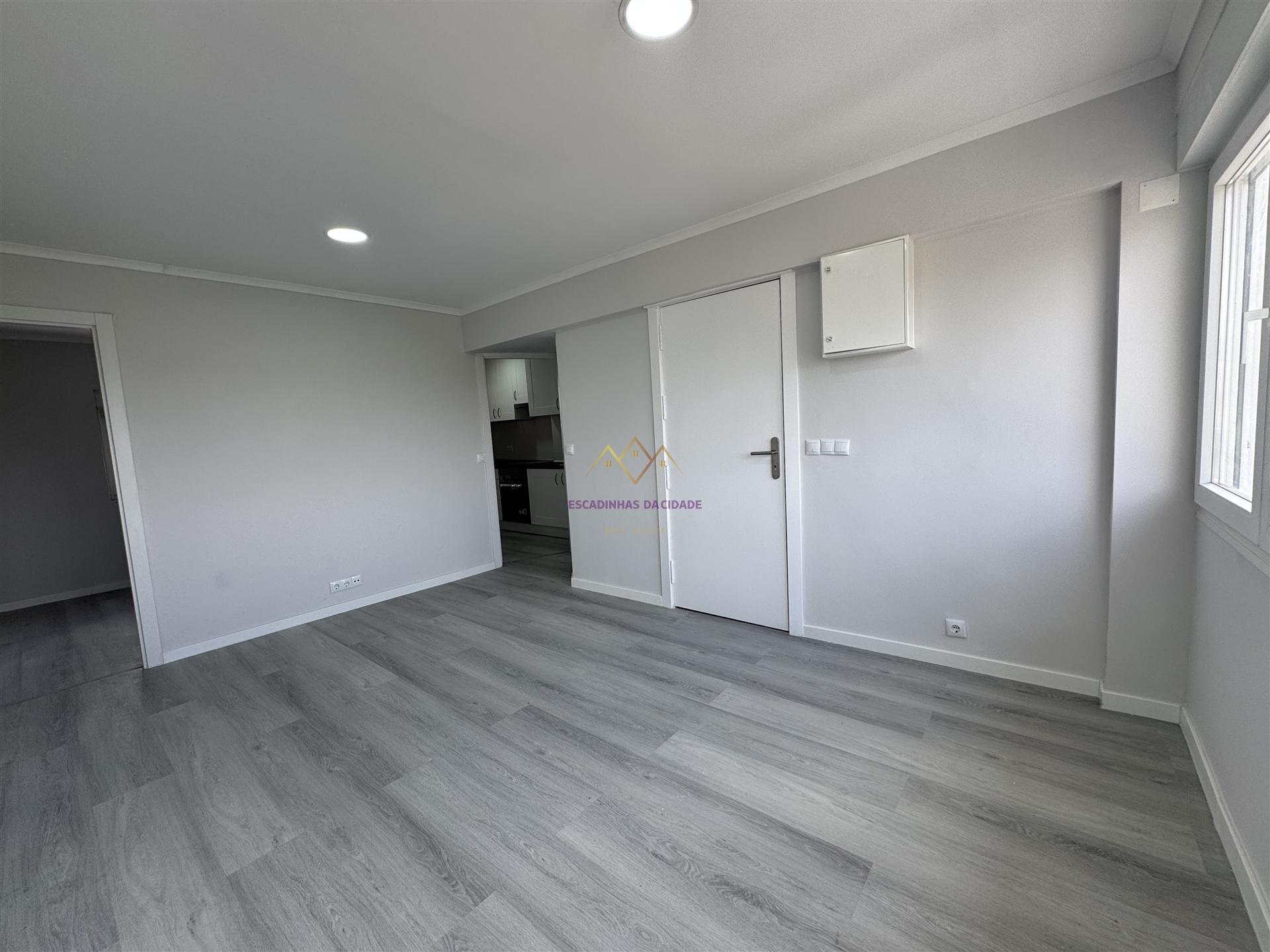 T2 Totalmente Renovado na Pontinha