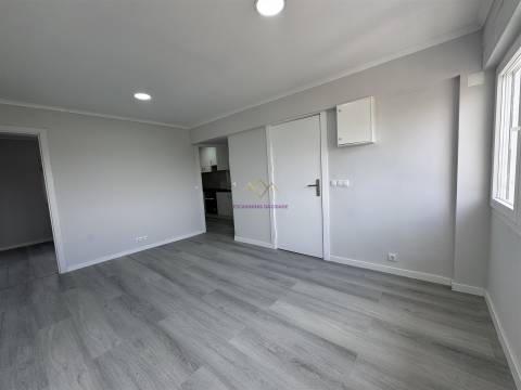 T2 Totalmente Renovado na Pontinha