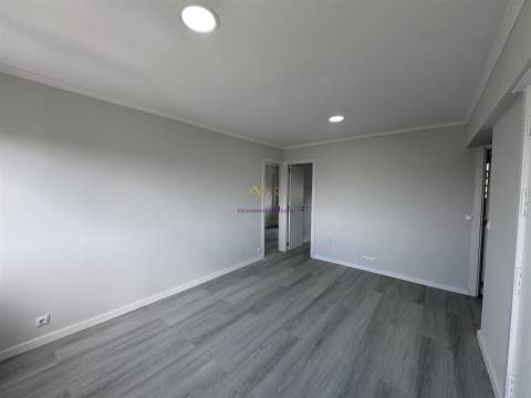 T2 Totalmente Renovado na Pontinha