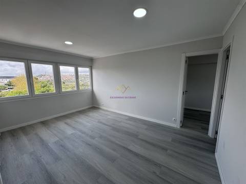 T2 Totalmente Renovado na Pontinha