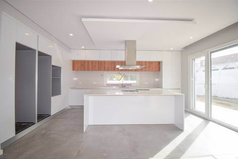 Moradia Térrea T4 com piscina em Azeitão