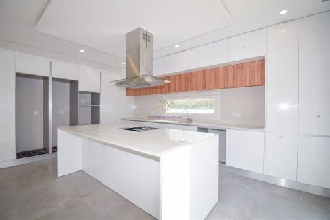 Moradia Térrea T4 com piscina em Azeitão