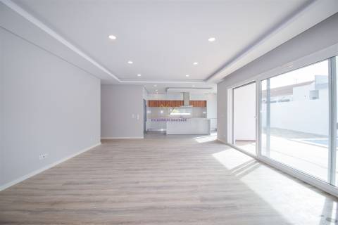 Moradia Térrea T4 com piscina em Azeitão