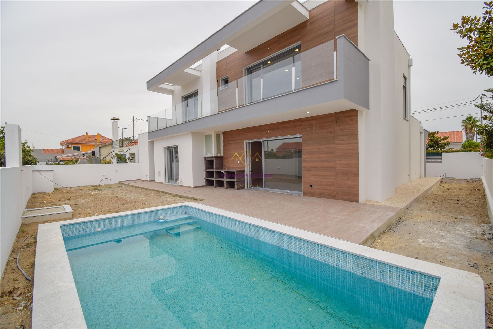 Moradia T4 Isolada com piscina em zona nobre de Azeitão