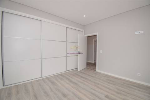 Moradia T4 Isolada com piscina em zona nobre de Azeitão