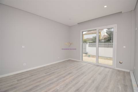 Moradia T4 Isolada com piscina em zona nobre de Azeitão