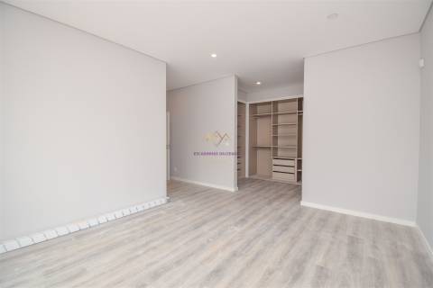 Moradia T4 Isolada com piscina em zona nobre de Azeitão