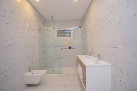 Moradia T4 Isolada com piscina em zona nobre de Azeitão