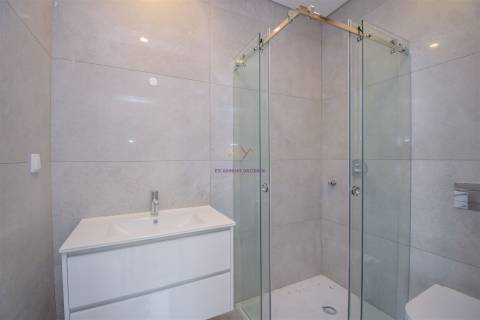 Moradia T4 Isolada com piscina em zona nobre de Azeitão