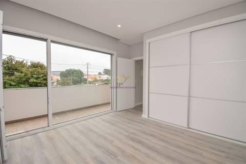 Moradia T4 Isolada com piscina em zona nobre de Azeitão