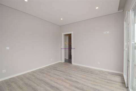 Moradia T4 Isolada com piscina em zona nobre de Azeitão