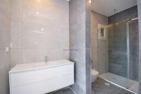 Moradia T4 Isolada com piscina em zona nobre de Azeitão