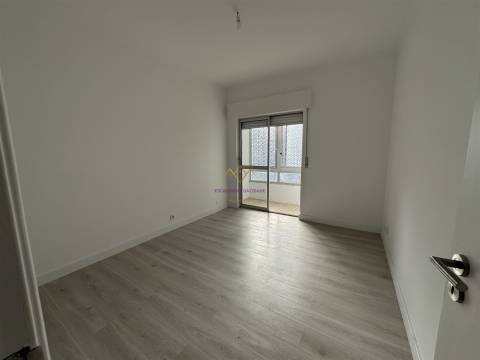 Apartamento T3 Totalmente Renovado em Setúbal