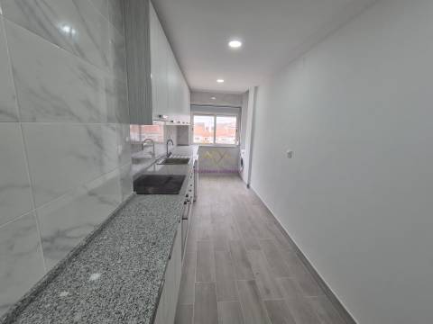 T3 remodelado na Amadora - Venteira