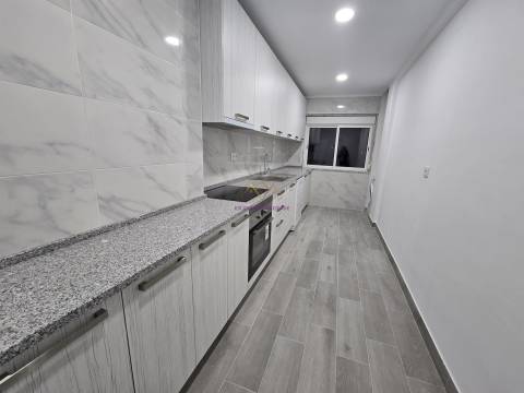 T3 remodelado na Amadora - Venteira