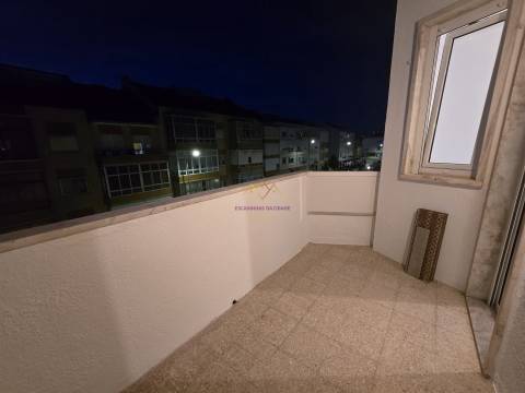 T3 remodelado na Amadora - Venteira