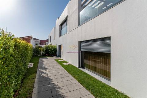 T3 novo com Terraço inserido em Pequeno Condomínio com Piscina e ginásio em Loures - Parque Cidade