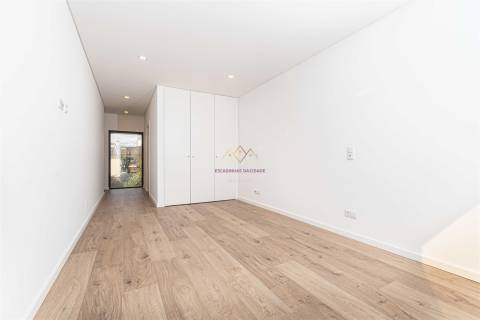 T3 novo com Terraço inserido em Pequeno Condomínio com Piscina e ginásio em Loures - Parque Cidade