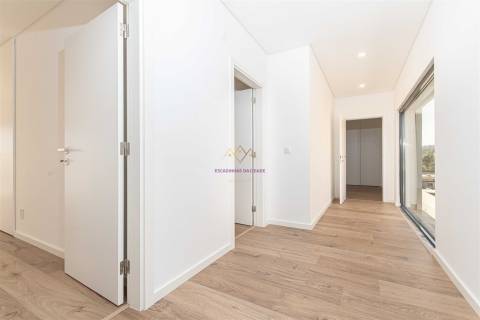 T3 novo com Terraço inserido em Pequeno Condomínio com Piscina e ginásio em Loures - Parque Cidade