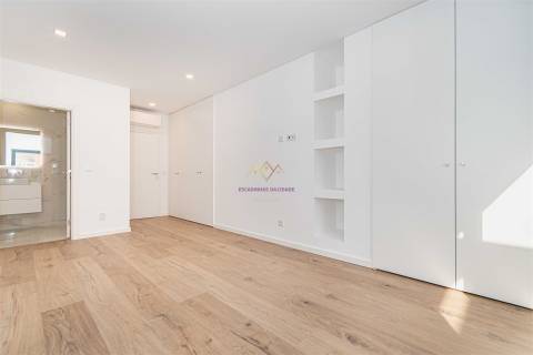 T3 novo com Terraço inserido em Pequeno Condomínio com Piscina e ginásio em Loures - Parque Cidade