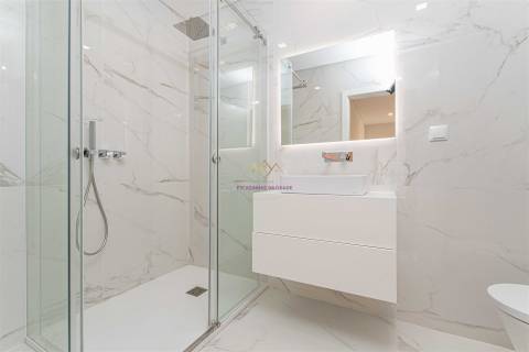 T3 novo com Terraço inserido em Pequeno Condomínio com Piscina e ginásio em Loures - Parque Cidade