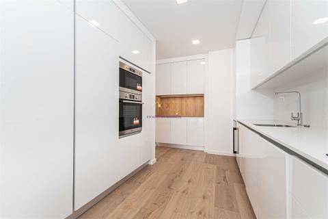 T3 novo com Terraço inserido em Pequeno Condomínio com Piscina e ginásio em Loures - Parque Cidade