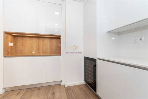 T3 novo com Terraço inserido em Pequeno Condomínio com Piscina e ginásio em Loures - Parque Cidade