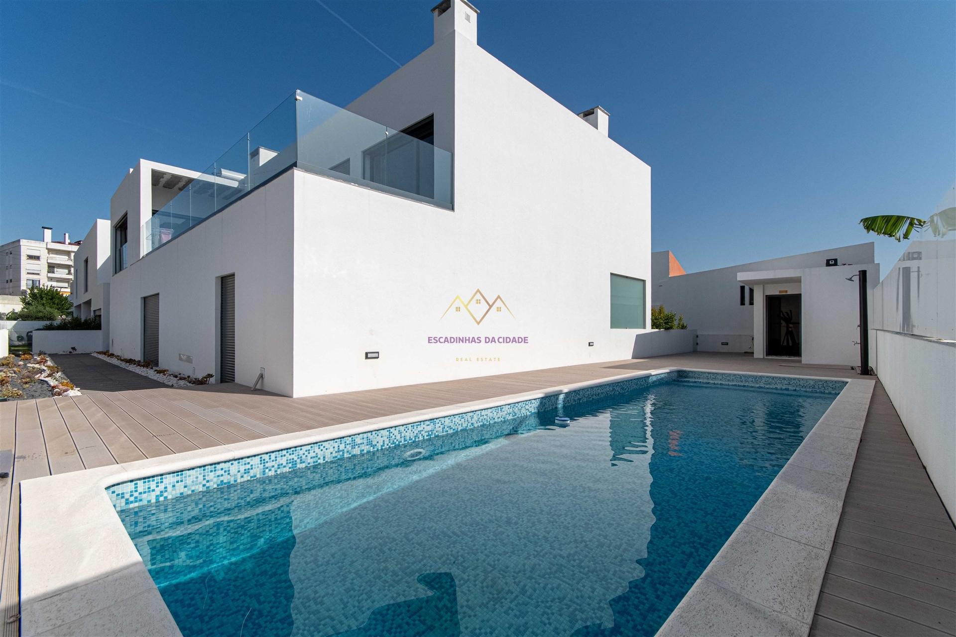 T3 novo com Terraço inserido em Pequeno Condomínio com Piscina e ginásio em Loures - Parque Cidade