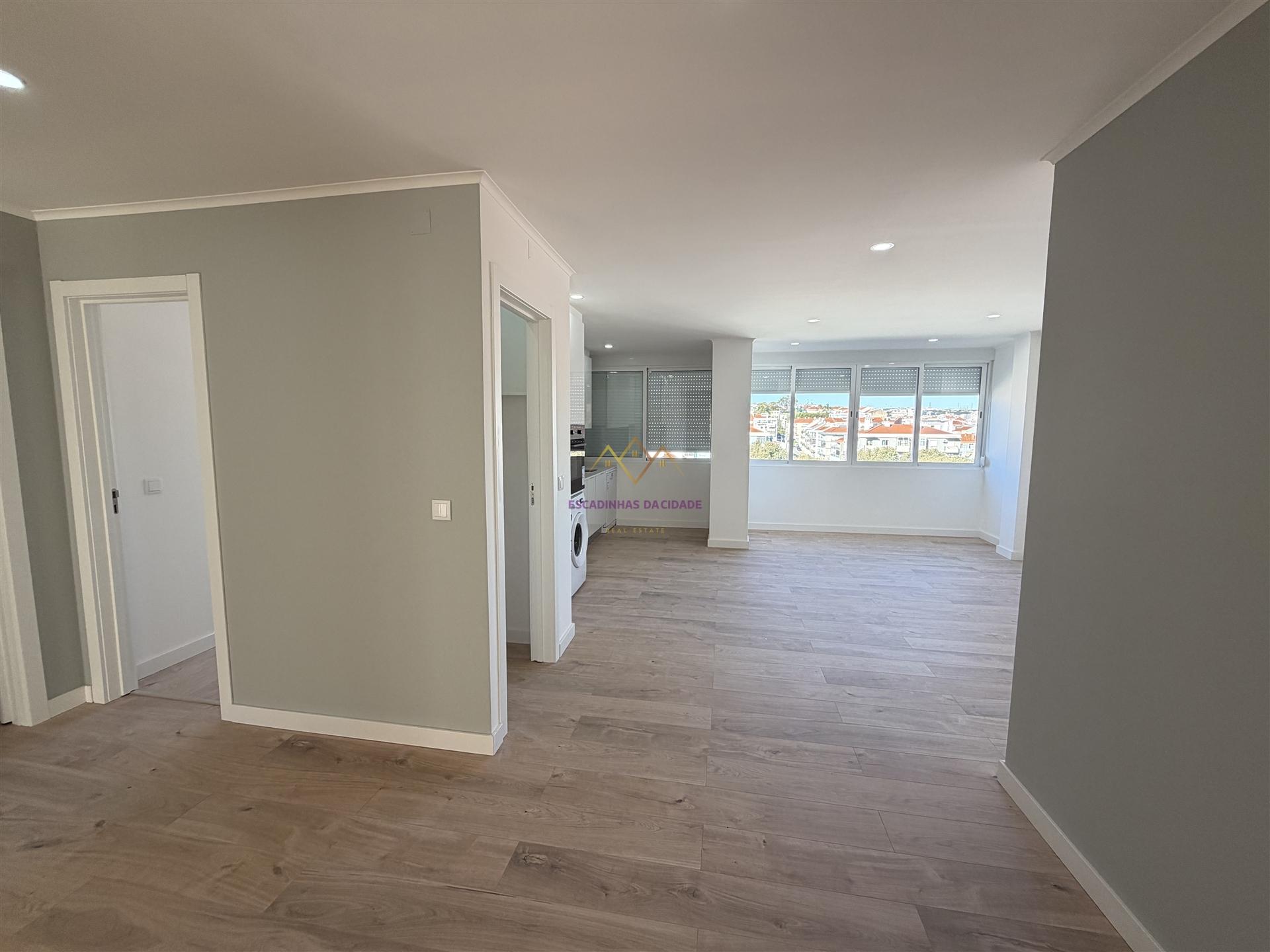 Excelente T4 Remodelado na Damaia em ótima rua