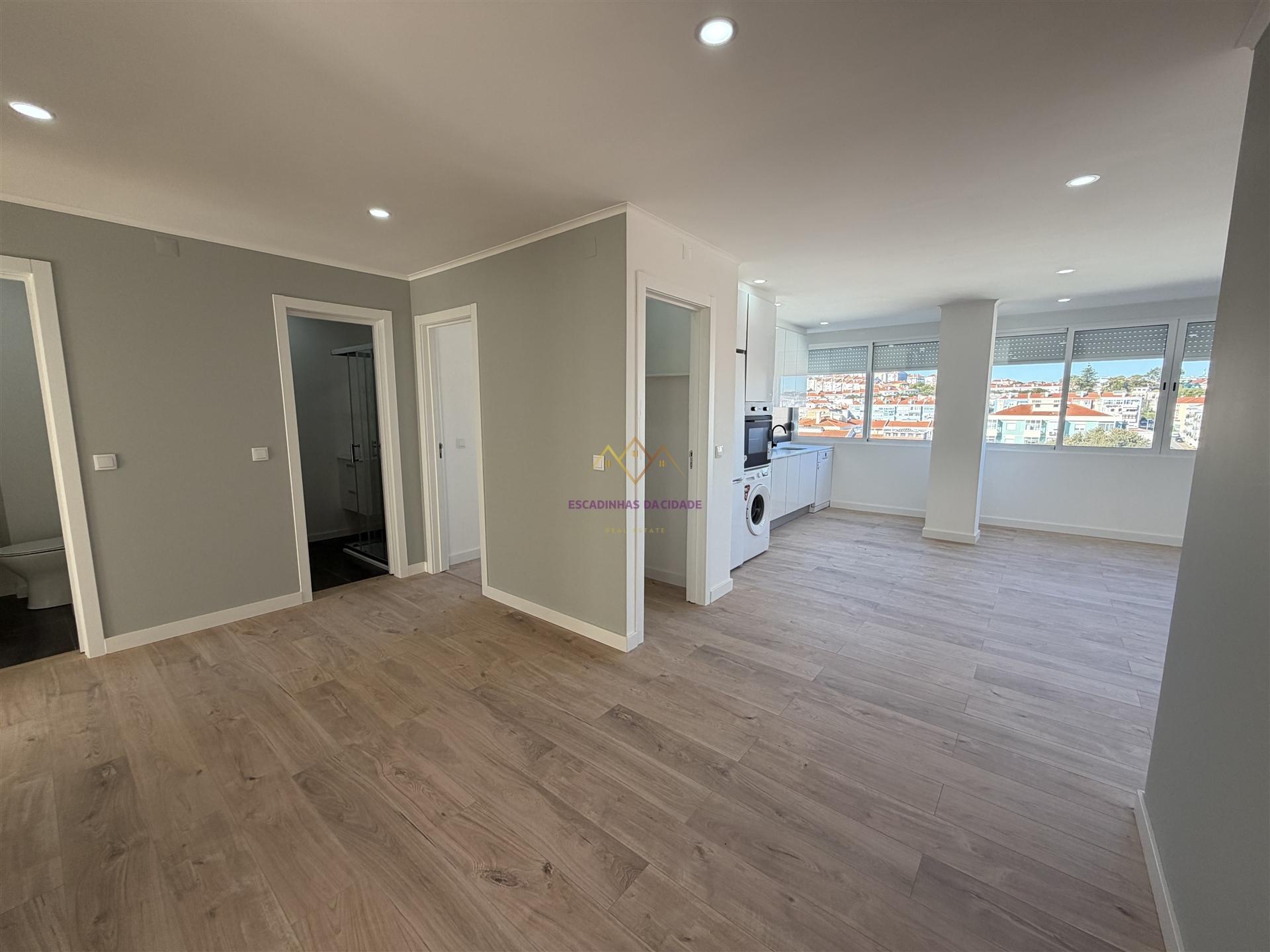 Excelente T4 Remodelado na Damaia em ótima rua