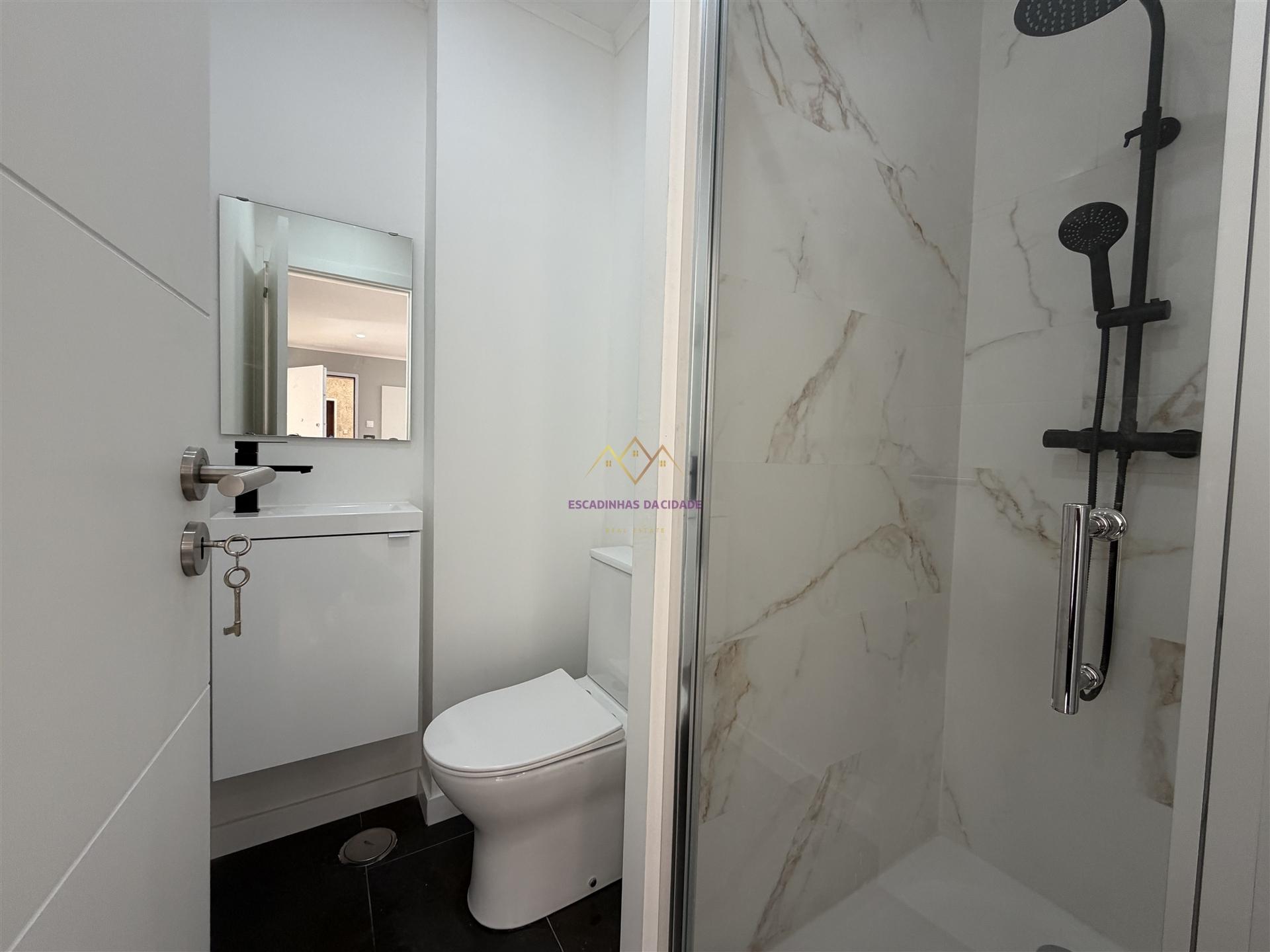 Excelente T4 Remodelado na Damaia em ótima rua