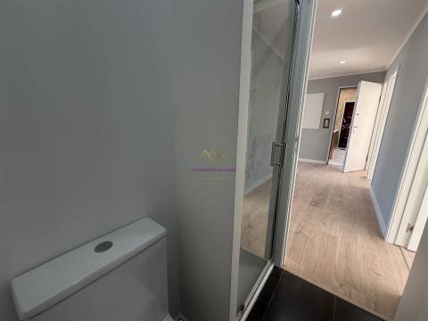 Excelente T4 Remodelado na Damaia em ótima rua