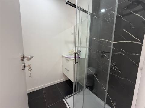 Excelente T4 Remodelado na Damaia em ótima rua