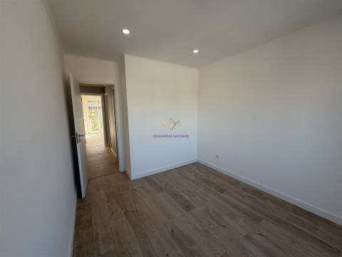 Excelente T4 Remodelado na Damaia em ótima rua