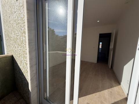 Excelente T4 Remodelado na Damaia em ótima rua