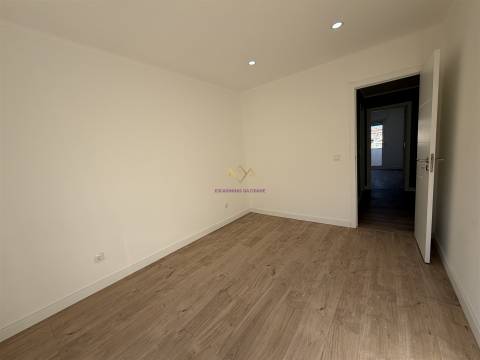 Excelente T4 Remodelado na Damaia em ótima rua